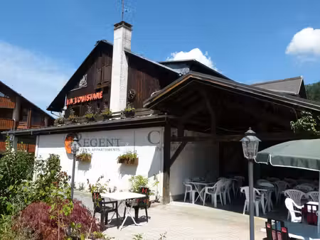 samoëns – murs & fonds de commerce bar-restaurant avec appartement t5 en duplex