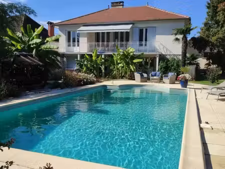 maison de ville avec jardin et piscine