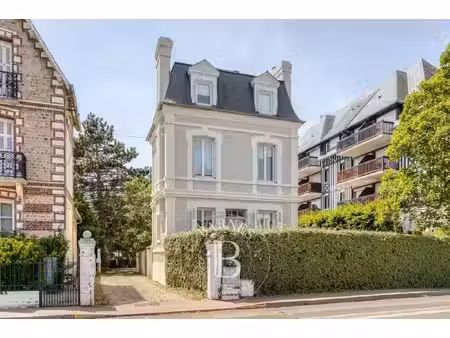 deauville centre  maison bourgeoise avec son jardin et sa terrasse