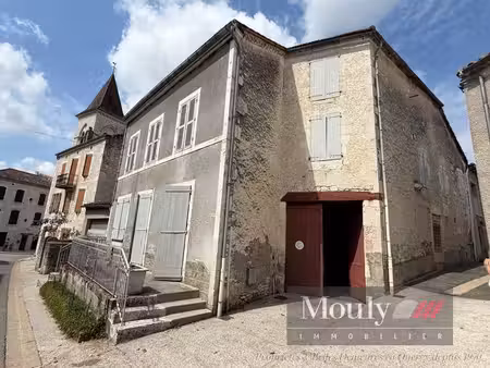 grande maison de village à rénover avec jardin et vue sur la tour de montcuq