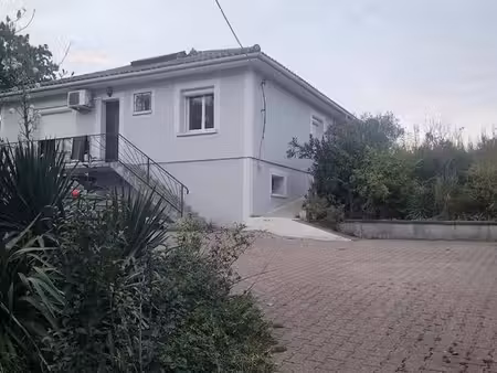 superbe maison familiale avec piscine  pièce de vie de 60 m²  4 chambres et terrain de 2 0