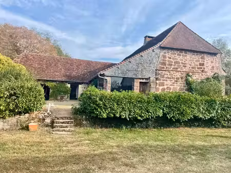 belle maison en brasier avec dépendances.
