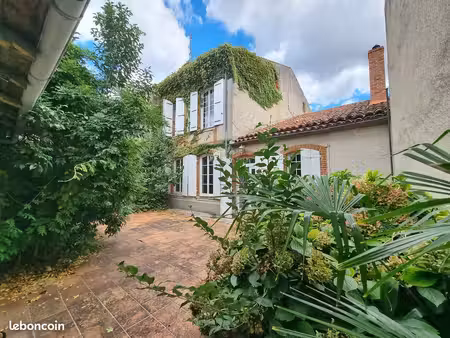 maison de caractère en pierre – 249 m² – centre historique d’agen