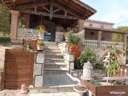 maison avec vue panoramique sur la vallée