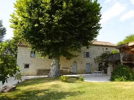 magnifique maison en pierre avec gîte attenant et 6 575 m2 de terrain arboré