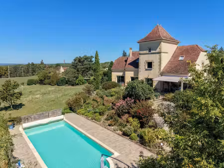 secteur gourdon - ravissante et spacieuse demeure contemporaine avec pigeonnier sur 4807..