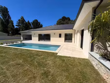 villa contemporaine de 4 chambres avec piscine