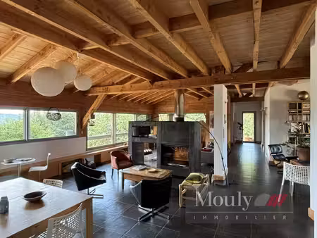 maison d'architecte sur les hauteurs d'un joli village a 20min au nord de cahors avec vue.