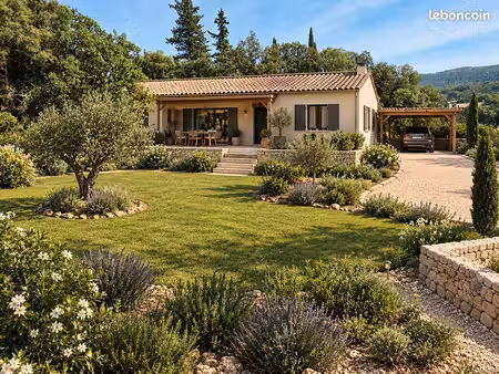 terrain 687 m² camps la source