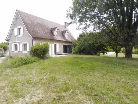 maison 5 ch terrain 3400m2 avec piscine à cabessus (cahors)