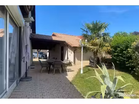 maison familiale 4 chambres avec piscine et prestations récentes