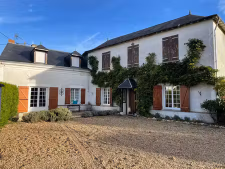 à vendre charmante maison familiale à gizeux  à deux pas de son château historique