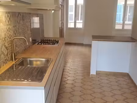 appartement t2 rénové avec clim réversible   1 mezzanine 40 m2 centre ville