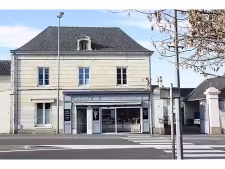 situé au coeur de beaumont en véron local commercial comprenant une boutique et arrière...
