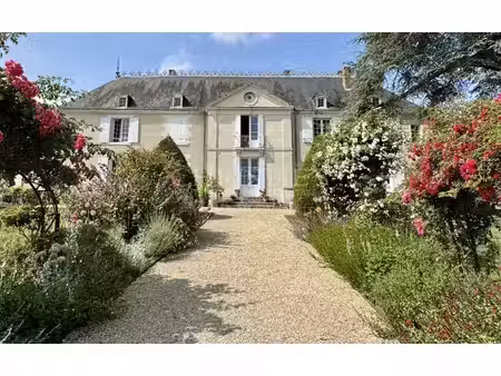 elegante propriété avec 12 hectares de jardins et de terrain
