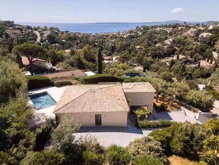 villa moderne d'exception – magnifique vue mer sur le golfe de saint-tropez