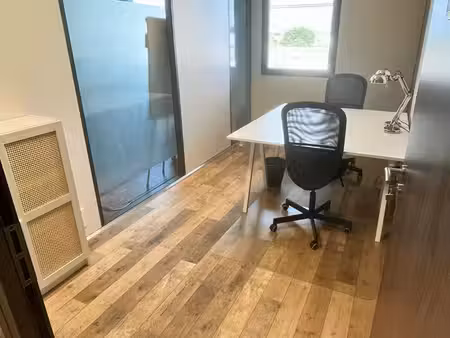 bureau clé en main pour 1 à 2 personnes  idéal pour vous concentrer sur votre business
