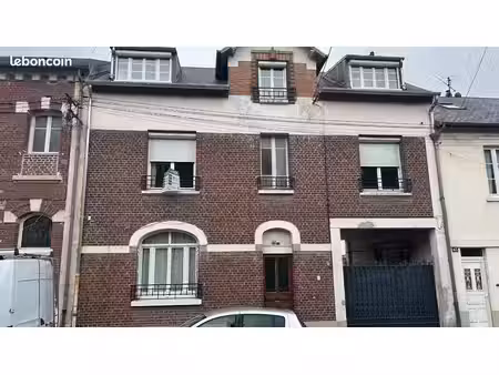 immeuble sur 3 niveaux en bas de laon proche de la gare et de tous commerces