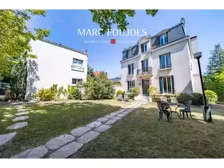 suresnes - maison familiale de 300 m² avec annexe et jardin 1000 m²