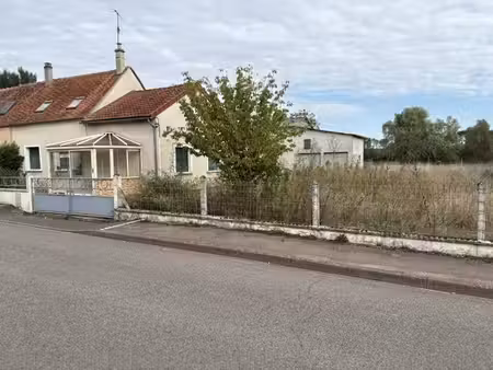 magny cours maison habitable de suite dépendances terrain clos 2100 m2