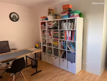 bureau dans cabinet paramédical