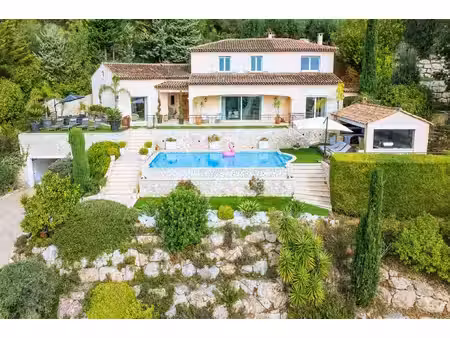 villa provençale avec vue mer - piscine à débordement et prestations d'exception