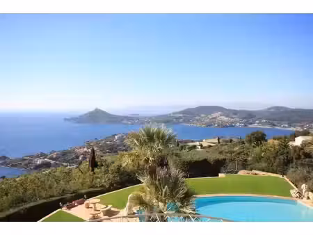 villa bourgeoise de 8 pieces avec vue mer panoramique entre saint raphael et cannes
