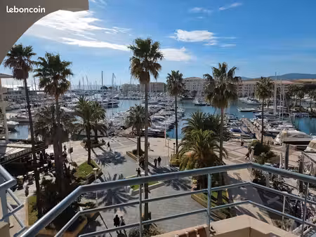 f2 + garage  vue port et mer excellent état