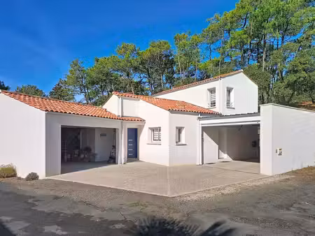 maison sans travaux  forêt  terrasse  abri bateau à la tranche sur mer