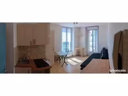 studio meublé avec balcon  centre-ville de digne  395 cc