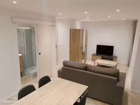 ? studio meublé 28 m² à louer – centre-ville de manosque – 550 /mois