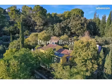 maison 9 pièces 242 m²