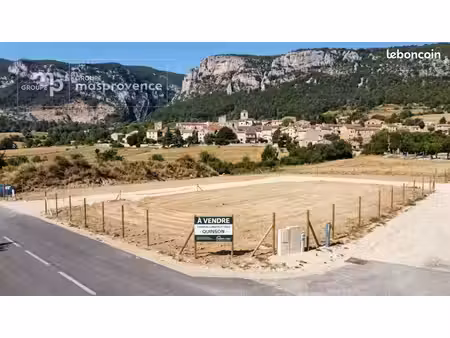 terrain à bâtir de 642 m² à quinson (04)
