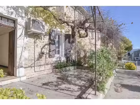 maison de village avec cour
