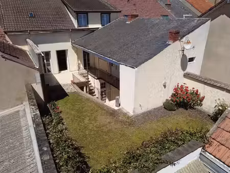à vendre immeuble avec local commercial et appartement centre-ville de commentry