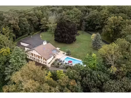 propriété d'exception à 1h de paris garages pour collection  400 m2  piscine ...