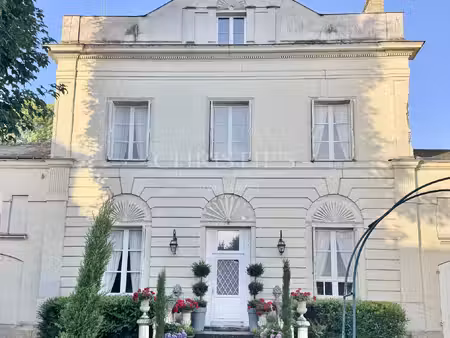 magnifique hôtel particulier avec de vastes jardins et des dépendances