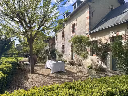 très beau moulin dans un cadre champêtre avec 4.25 hectares de terrain  entre saumur et...