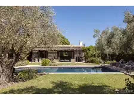 villa rénovée dans une petite résidence sécurisée  environ 260 m²
