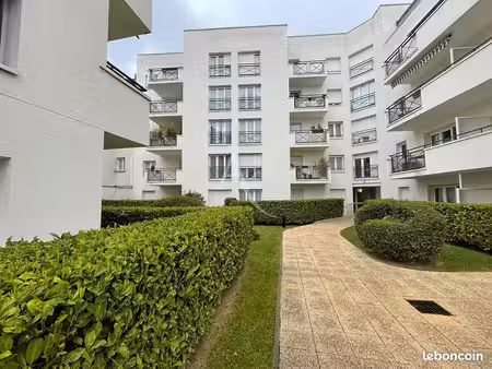 studio 1 pièce 33 m²