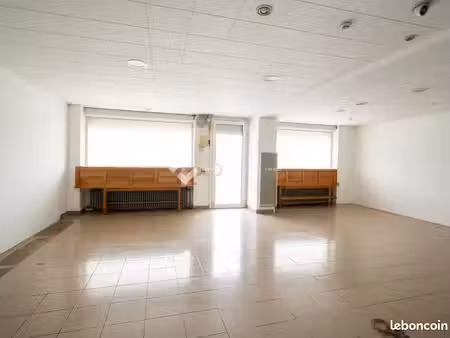 local commercial 78 m² darney