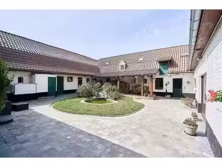 superbe corps de ferme et gites