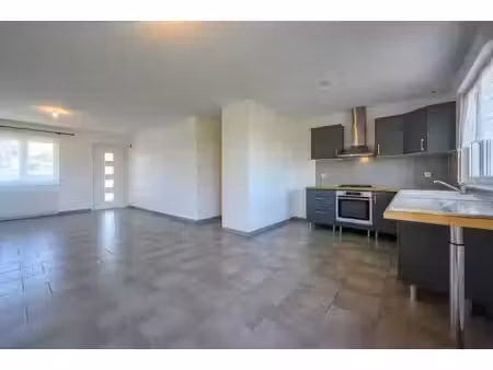 plain-pied de 79 m² à fressain avec garage