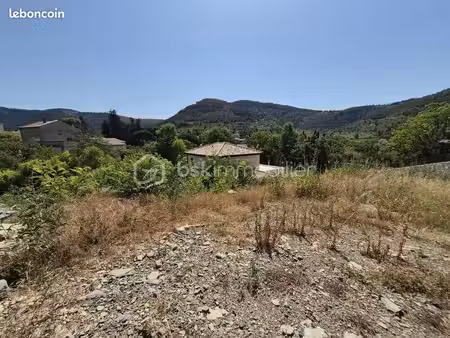 terrain 1 027 m² vesseaux