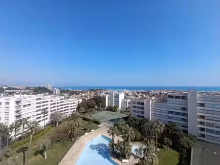 vue mer panoramique pour ce 3 pièces a rénover