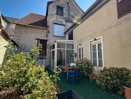 maison de village 145m2 habitables   cour et garage