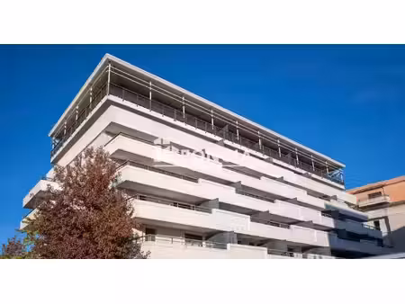 f3 avec terrasse + box