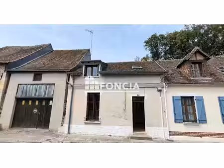 maison ancienne à rénover avec grand terrain de plus de 1 600 m² et beau potentiel d’agran