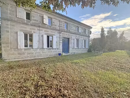 maison en pierre - 3 chambres - jardin et piscine - 5 mins d