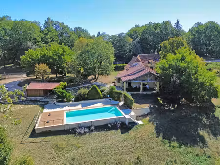 lalinde — ancien corps de ferme périgourdin rénové  piscine et dépendances